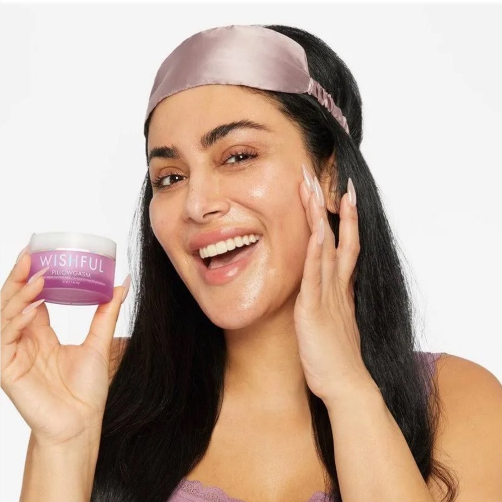 🍒 WISHFUL Pillowgasm Cherry Glow Sleeping Mask